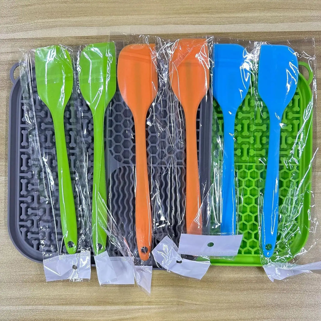 Wholesale Silicone Slow Feeder Dog Lick Mat With Spoon